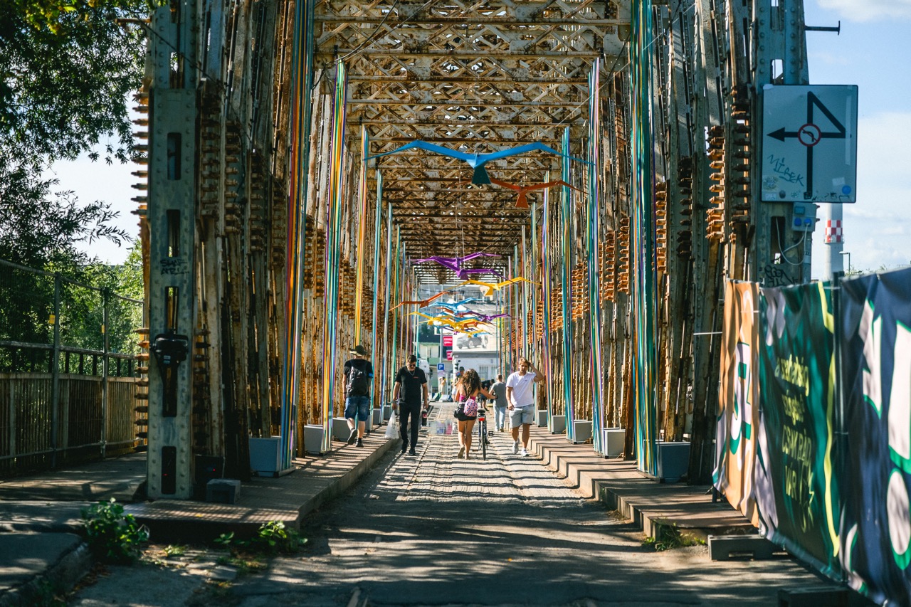Szerdától Sziget, szabadon